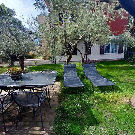 Linuccia Сирмионе